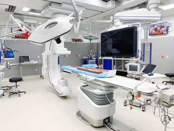 This hybrid operating room allows our medical care teams and specialists to seamlessly work together.